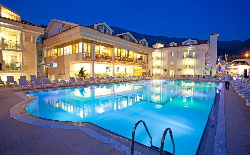 Готель Aes Club Hotel 4*