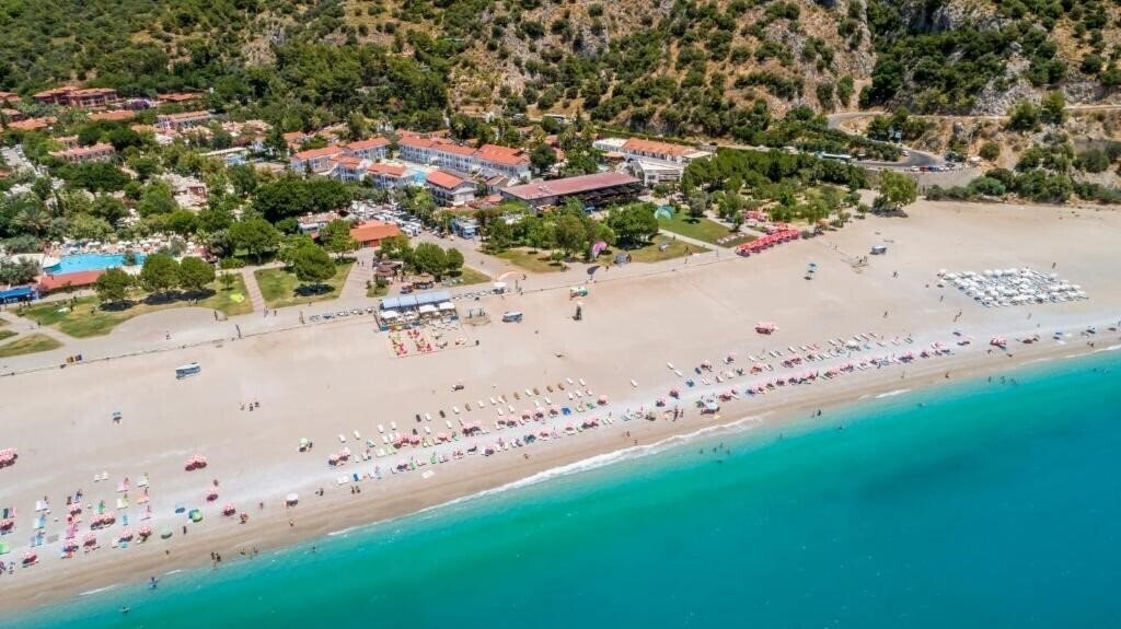 Фотографія Belcekum Beach Hotel 4*
