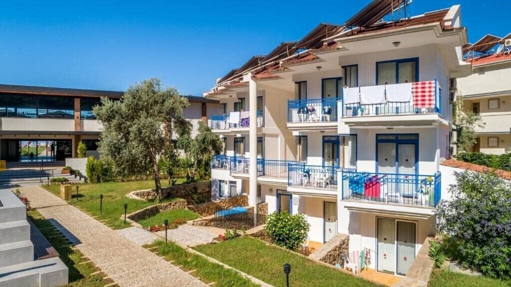 Готель Belcekum Beach Hotel 4*
