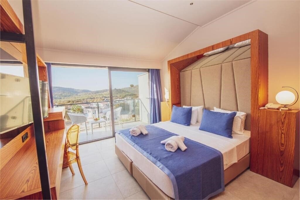Отель Orka World Hotel & Aquapark (ex. Orka World Hotel With Aqua Park, Orka World Hotel & Thema Park) 4*