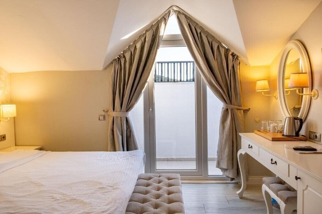 Отель The PineHill Hotel & Suites 3*