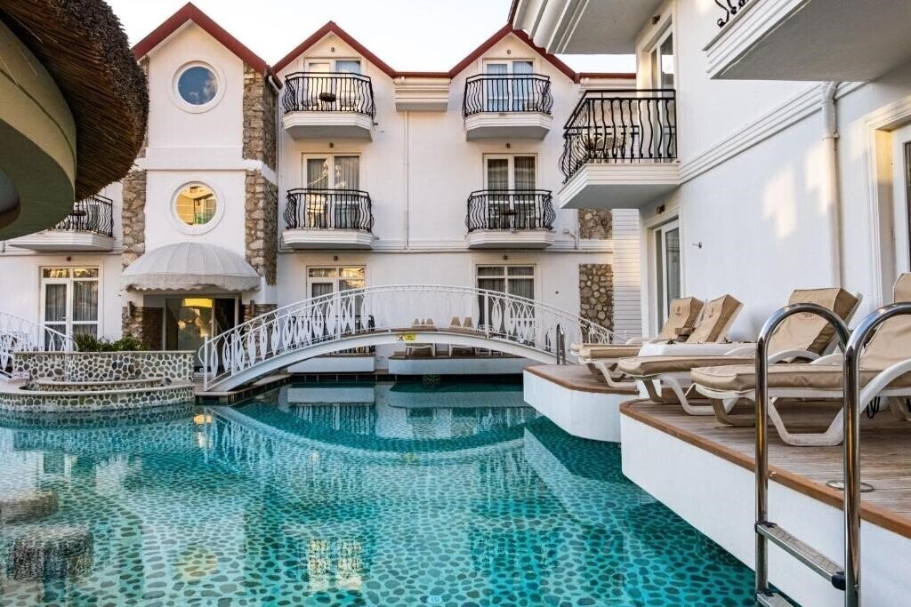 Фото The PineHill Hotel & Suites 3*