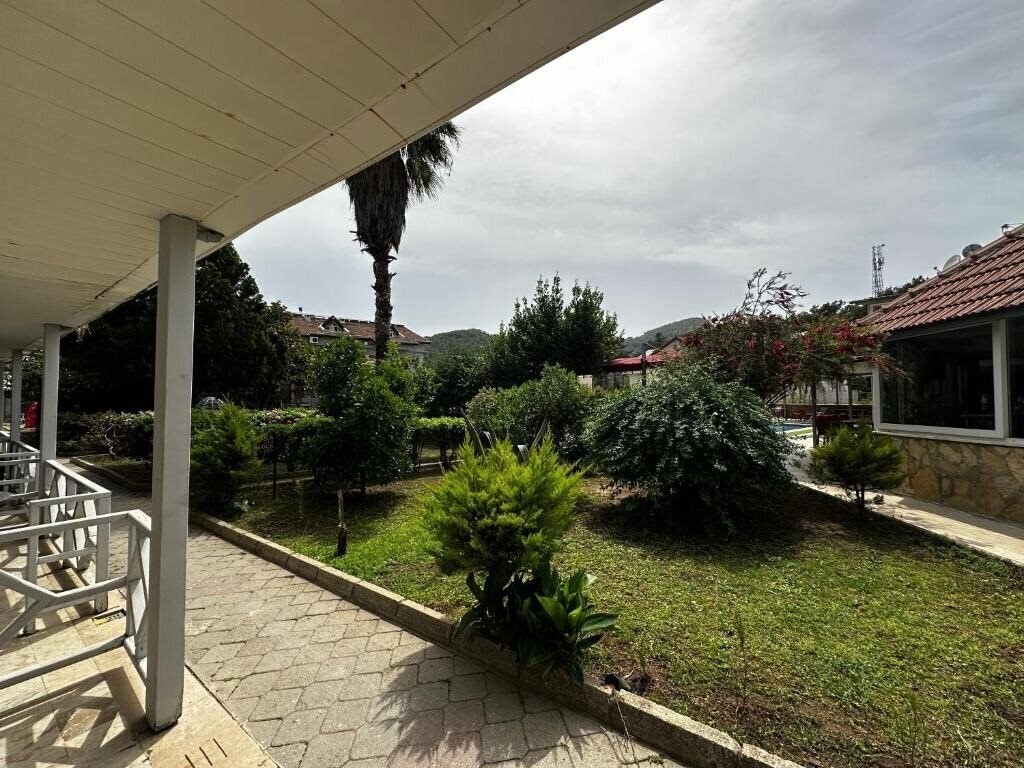 Фотографія Carmina Hotel Ovacık 3*