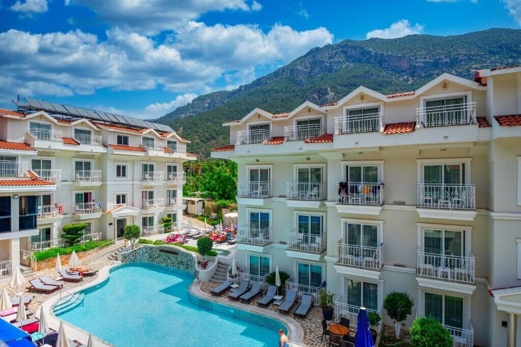 Готель Montebello Deluxe Hotel 4*