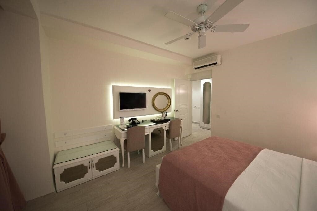 Фотографія Montebello Deluxe Hotel (ex. Montebello Beach Hotel) 4*