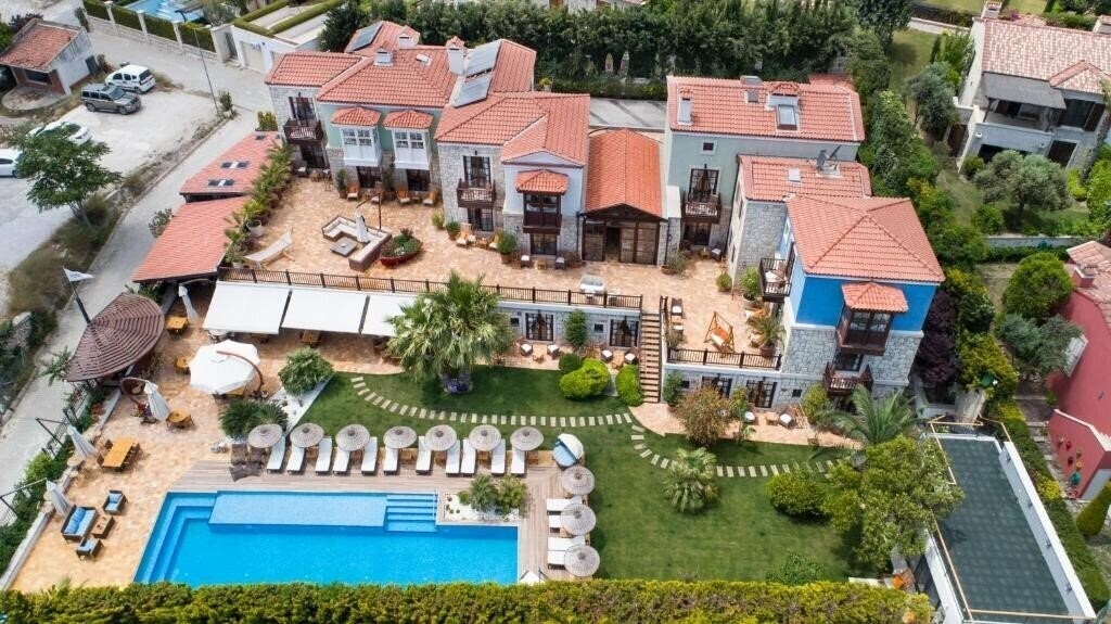 Отель Alacati Kapari Hotel 4*