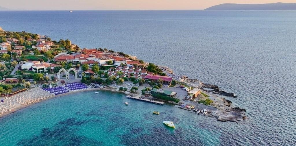 Отель Maya Bistro Hotel Beach Boutique 3*