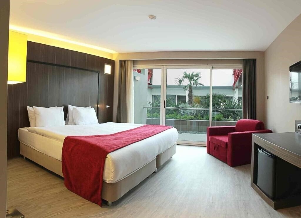 Изображение Ramada Encore By Wyndham Izmir 4*