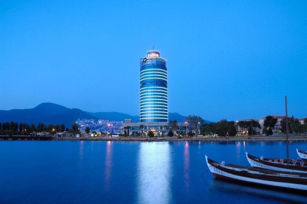 Готель Wyndham Grand Izmir Ozdilek 5*
