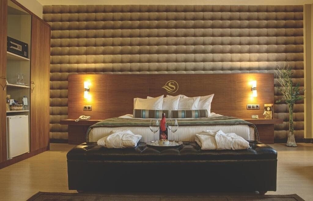 Фото Susuzlu Atlantis Hotel 4*