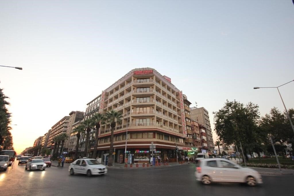 Готель Grand Corner Boutique Hotel Бутик-Отель 3*
