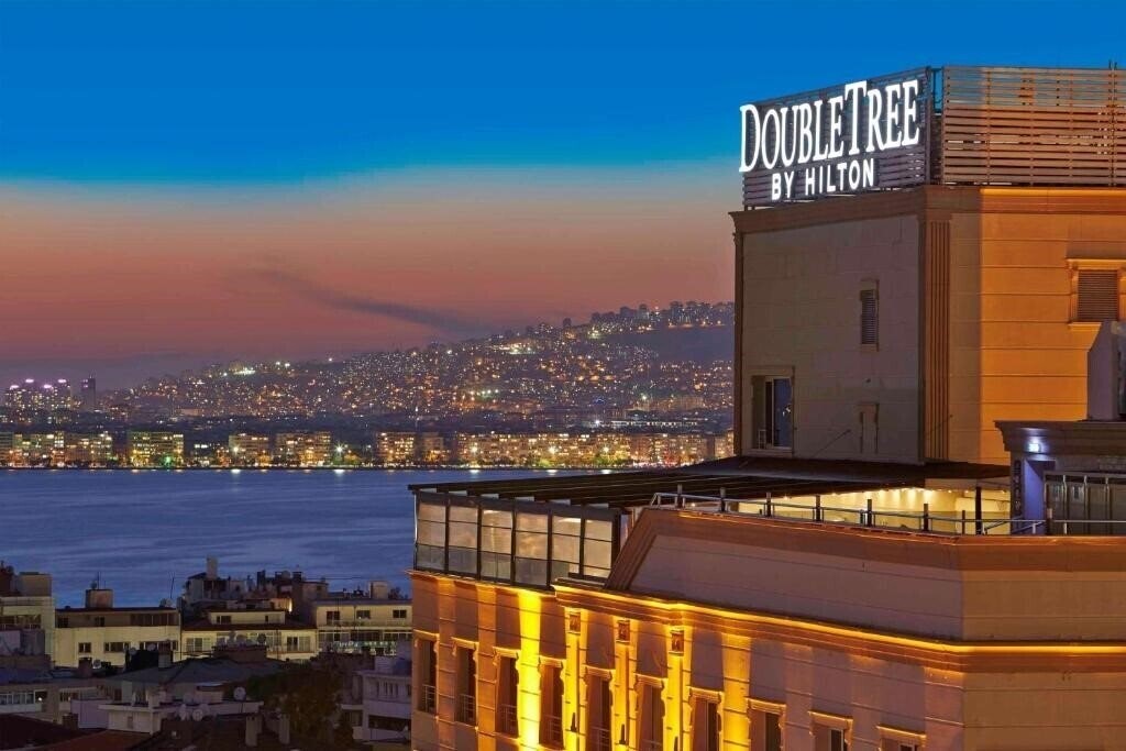 Отель DoubleTree by Hilton Izmir Alsancak 4*