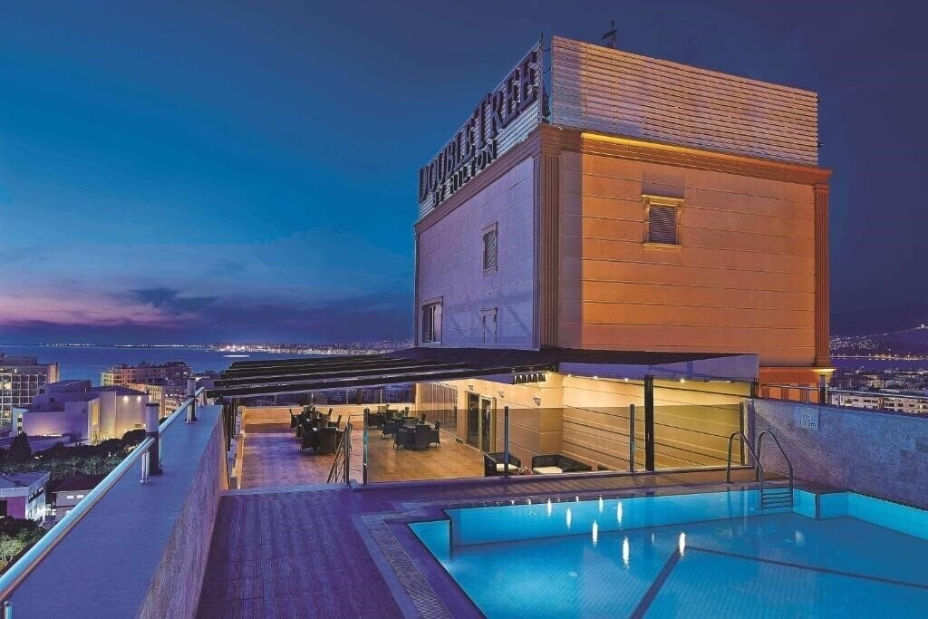 Фото DoubleTree by Hilton Izmir Alsancak 4*