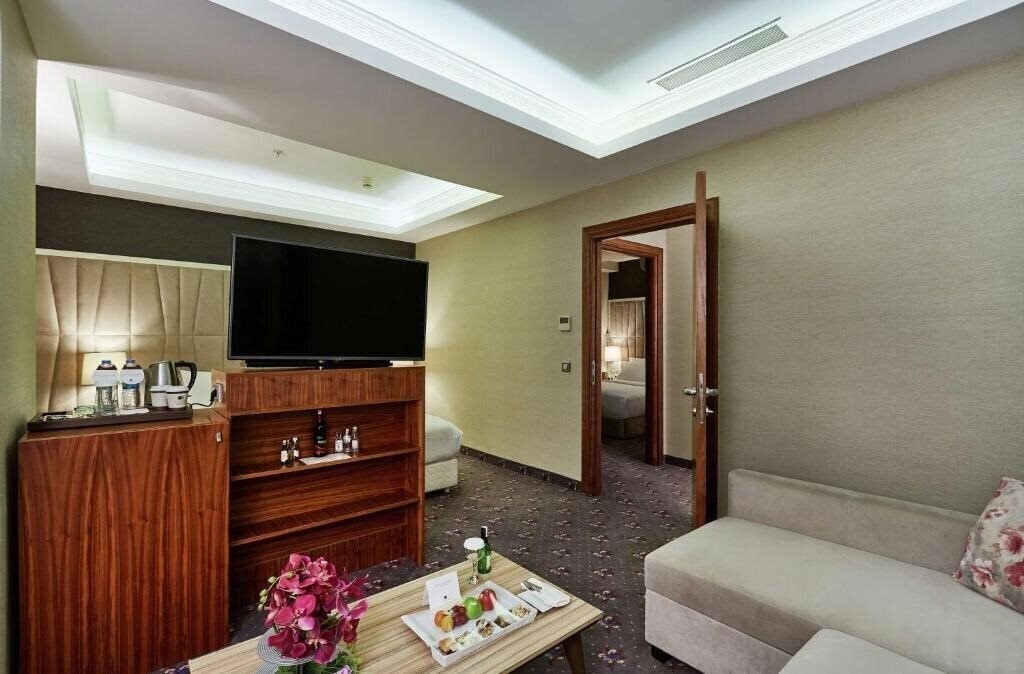 Фотография DoubleTree by Hilton Izmir Alsancak 4*