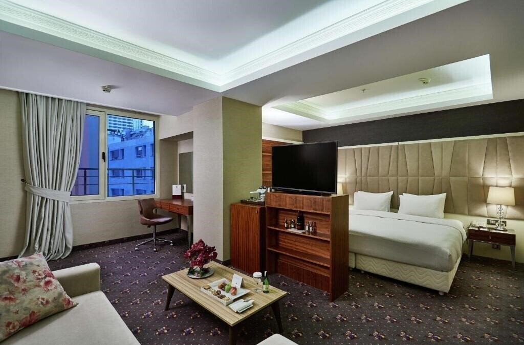 Фото DoubleTree by Hilton Izmir Alsancak 4*