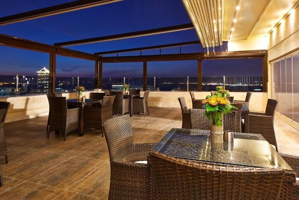 Изображение DoubleTree by Hilton Izmir Alsancak 4*