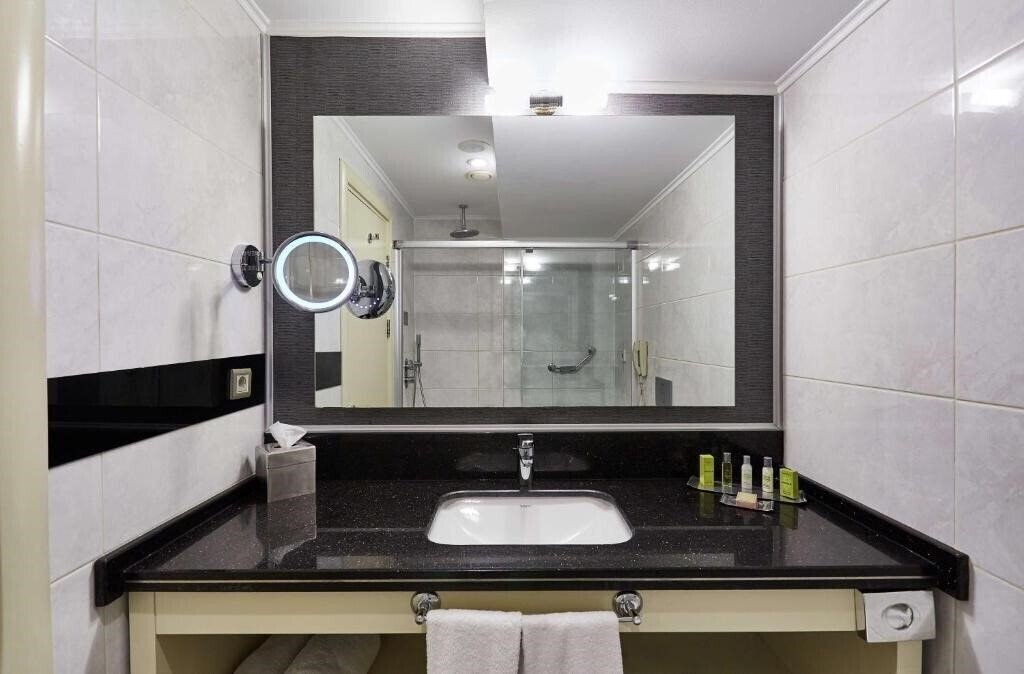 Картинка DoubleTree by Hilton Izmir Alsancak 4*