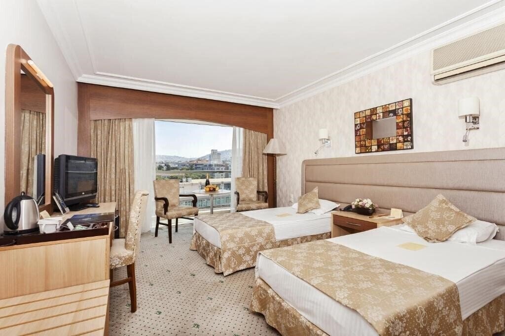 Фото Izmir Palas 3*