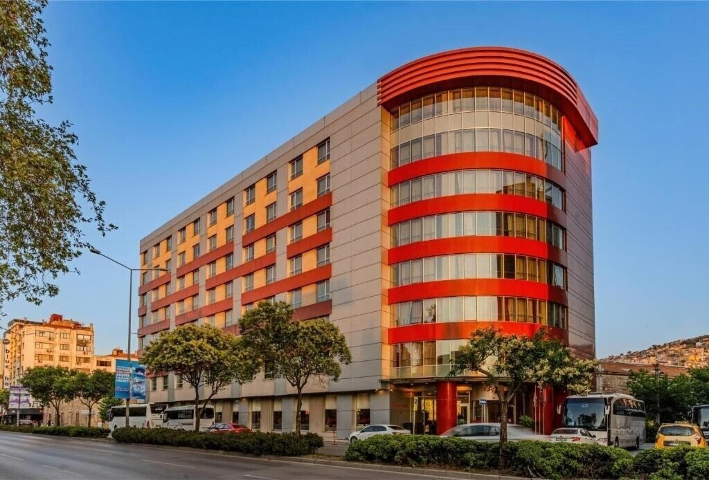Готель Ramada Plaza by Wyndham Izmir 5*