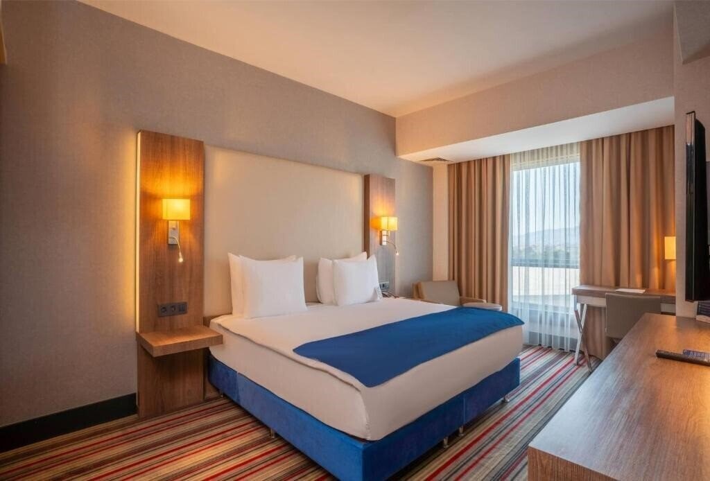 Фото Ramada Plaza by Wyndham Izmir 5*