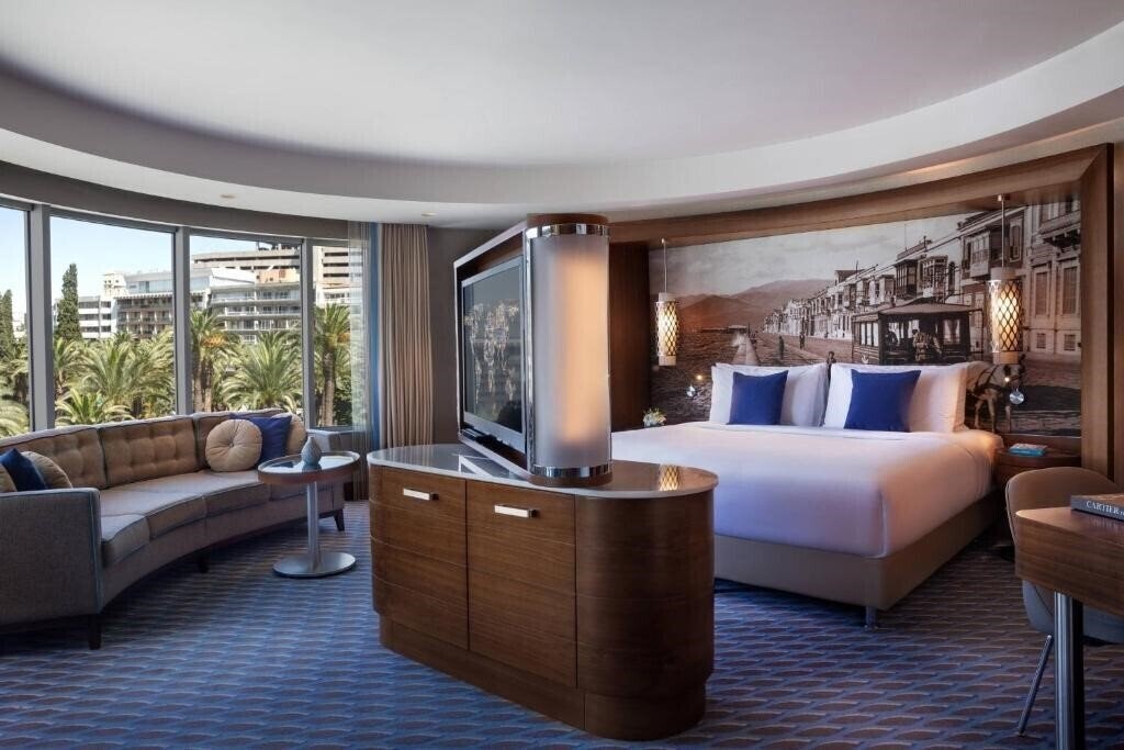 Отель Renaissance Izmir Hotel 5*