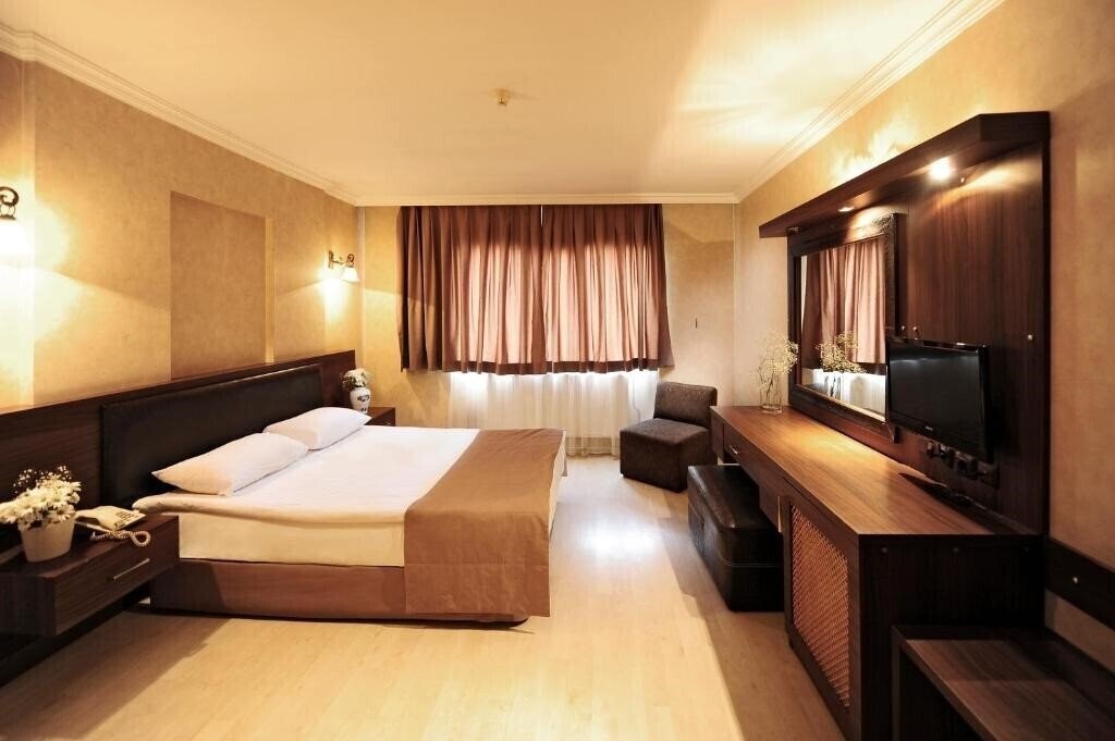 Готель Ustun Otel Alsancak 3*