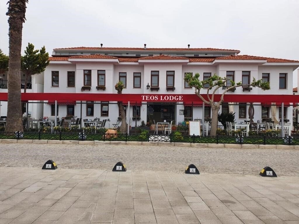 Фотографія Teos Lodge Pansiyon & Restaurant Boutique 3*