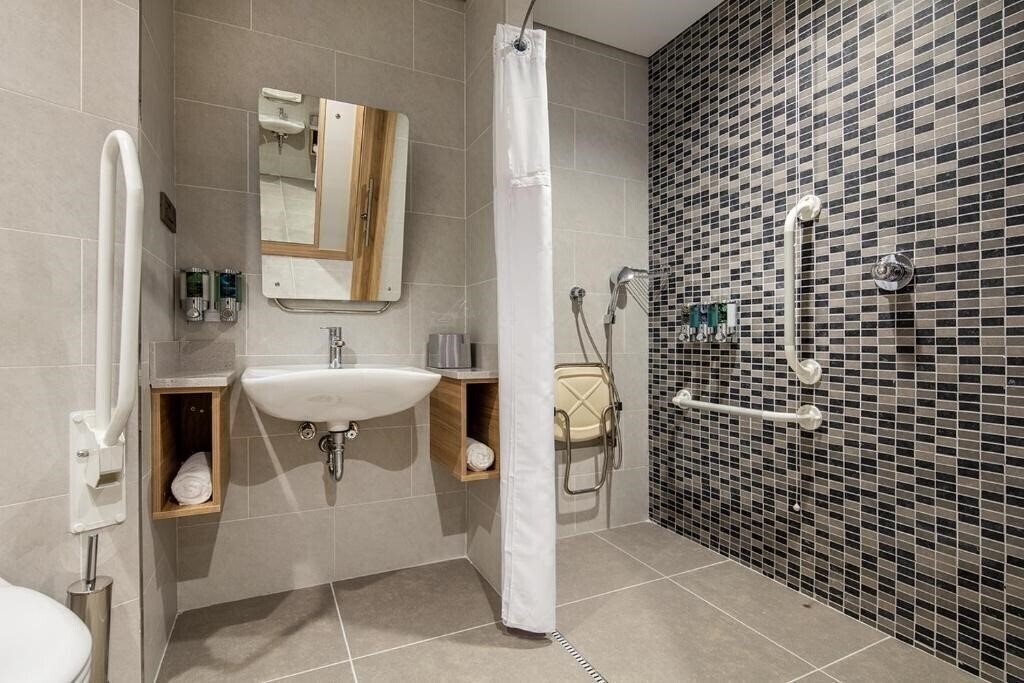 Фотографія Hampton By Hilton Izmir Aliaga 3*
