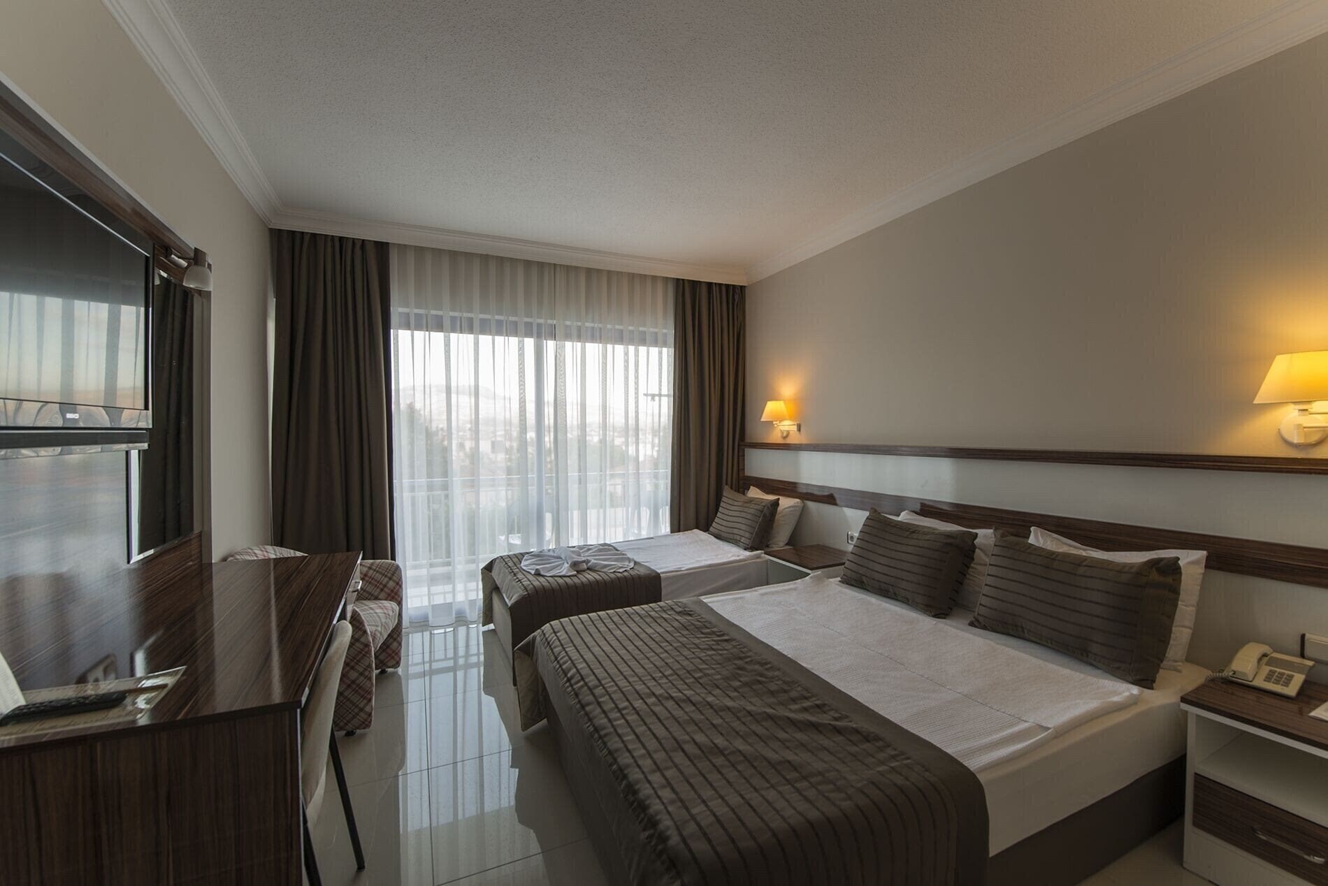 Фотографія Le Monde Beach Resort & SPA 4*