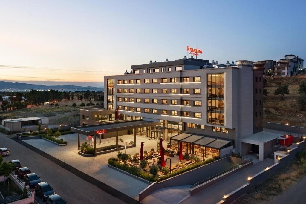 Готель Ramada By Wyndham Izmir Aliaga 4*