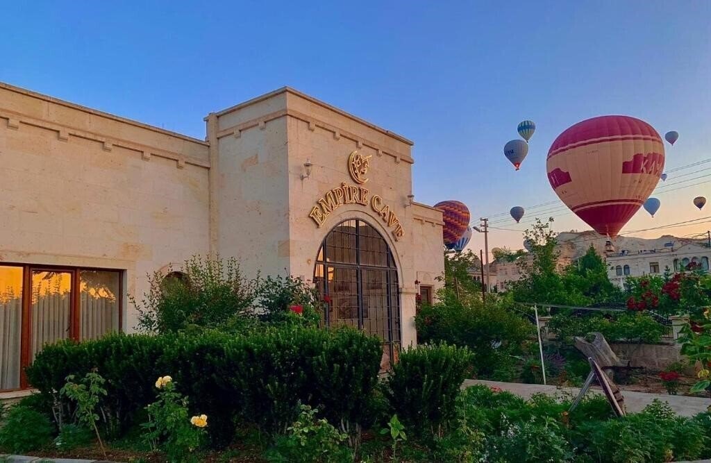 Готель Empire Cave Hotel 3*