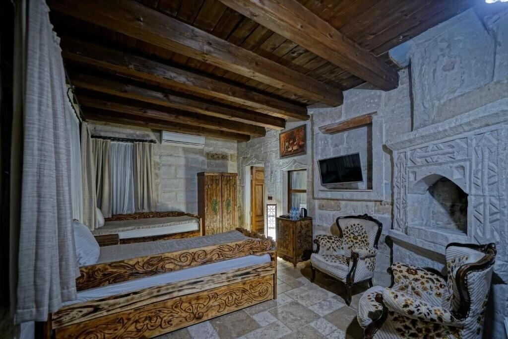 Фото Holiday Cave Hotel 3*