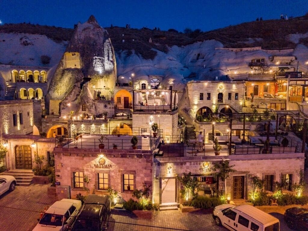Отель Artemis Cave Suites 3*