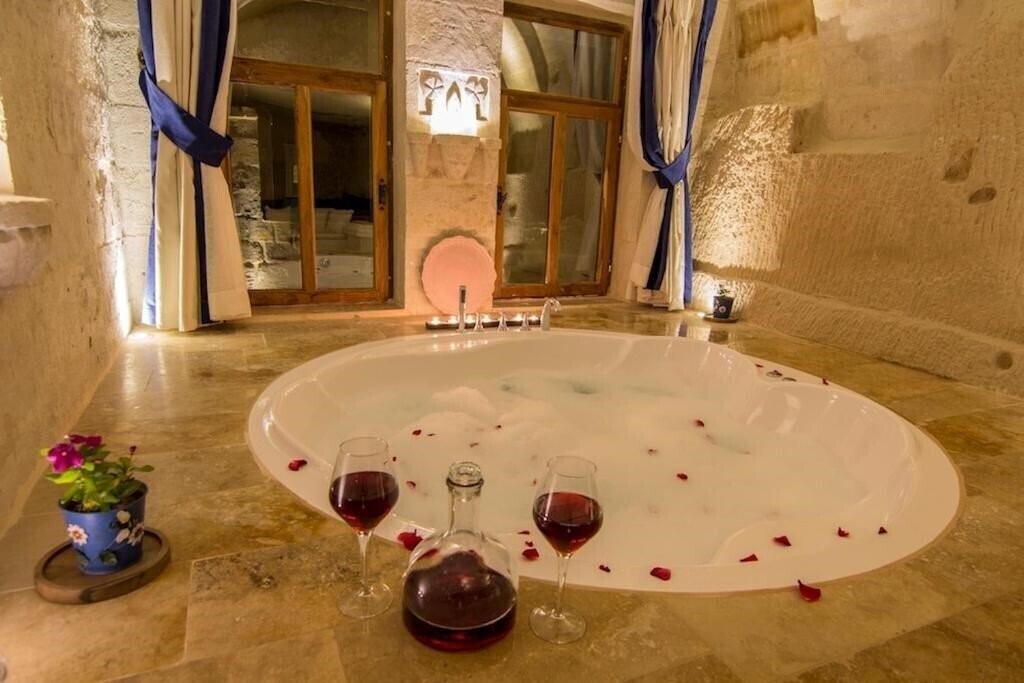 Изображение Azure Cave Suites 4*