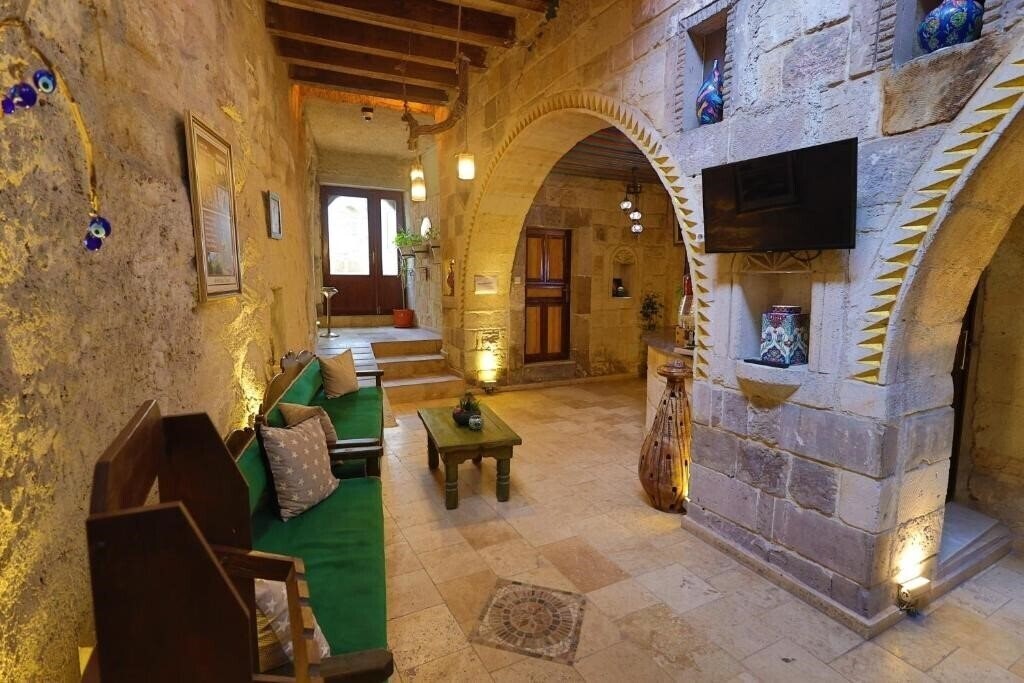 Изображение Bedrock Cave Hotel -Adults Only 3*