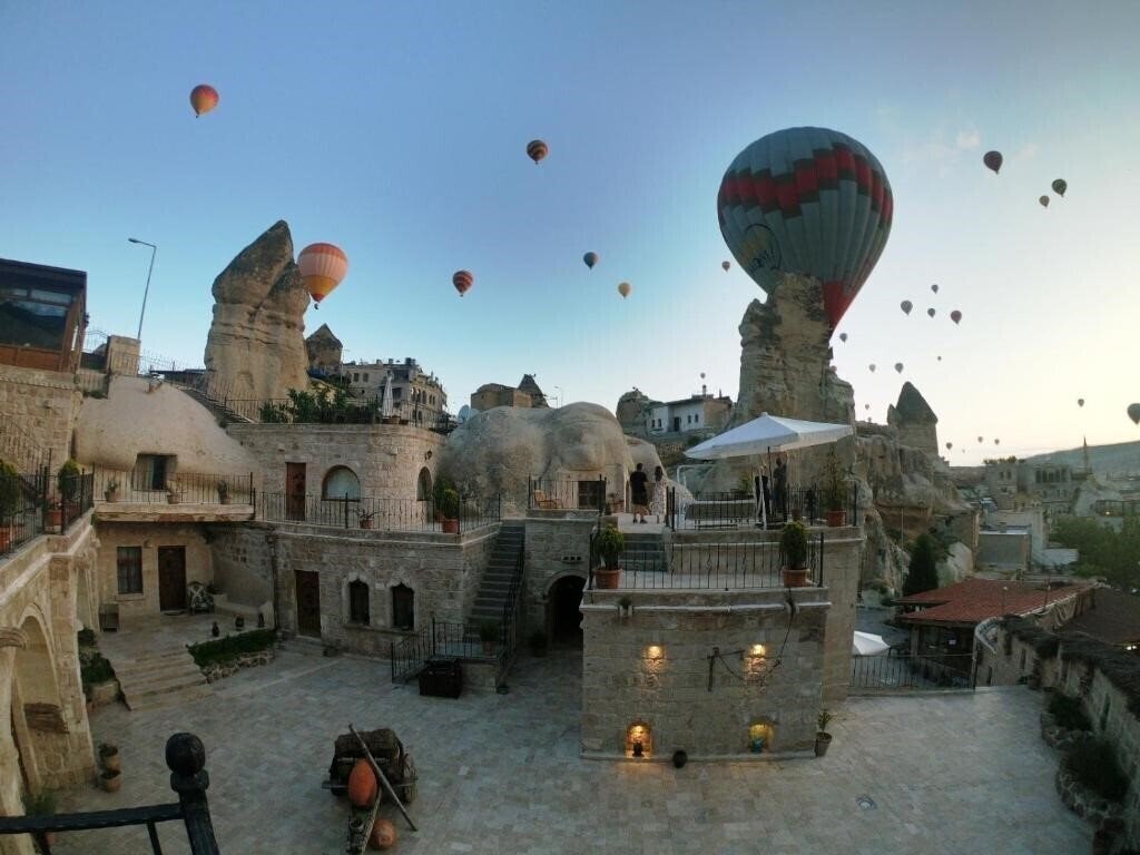 Отель Grand Cave Suites 2*