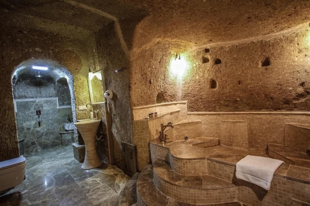 Отель Heaven Cave House 4*