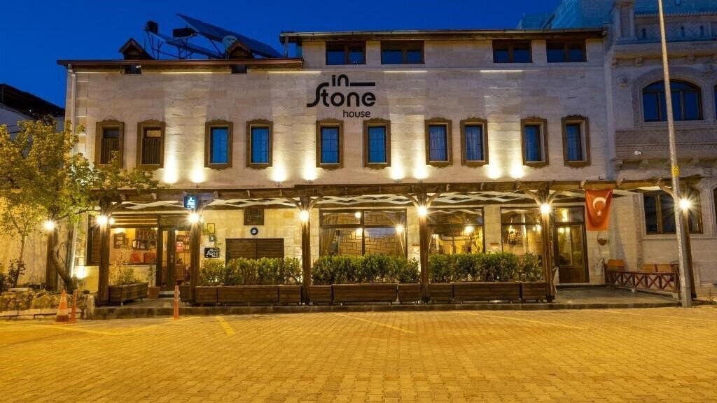 Отель In Stone House 3*