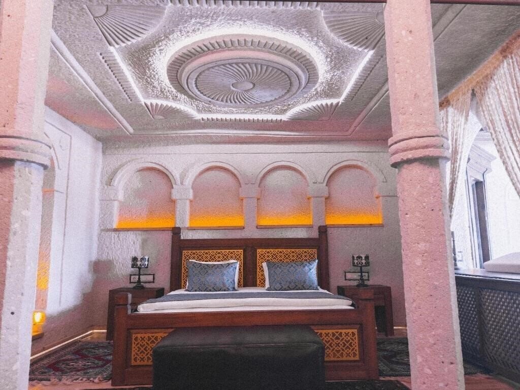 Отель Local Cave House 3*