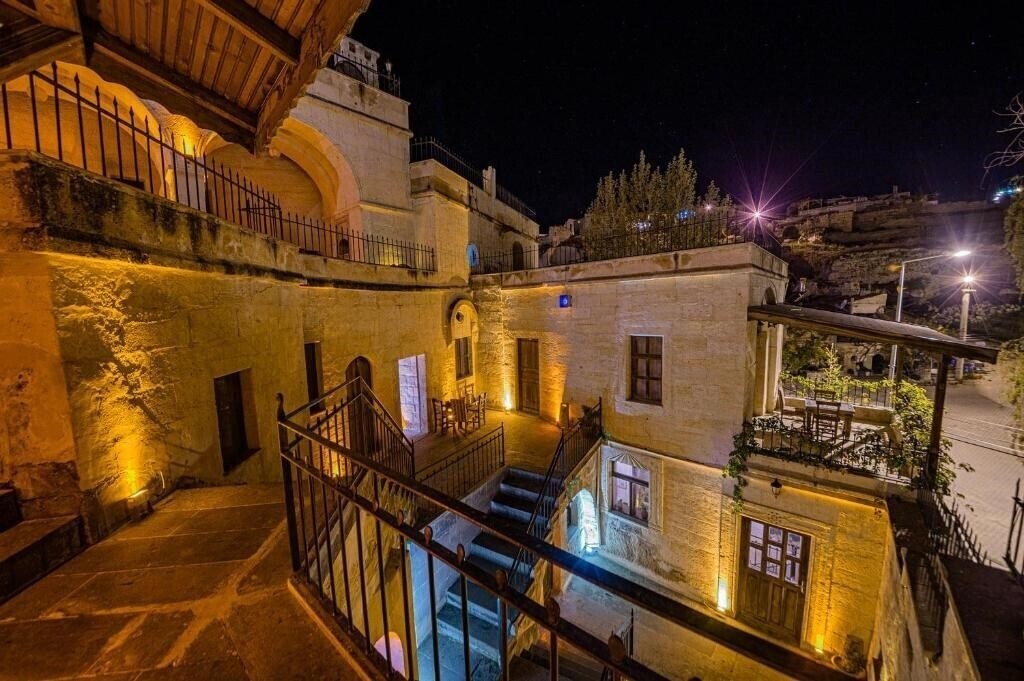 Фотографія Konak Bezirhane Cave Otel 3*