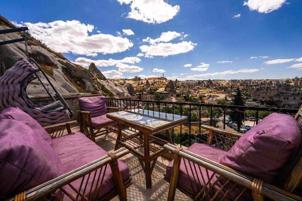 Отель Mysterious Cave Suites 3*