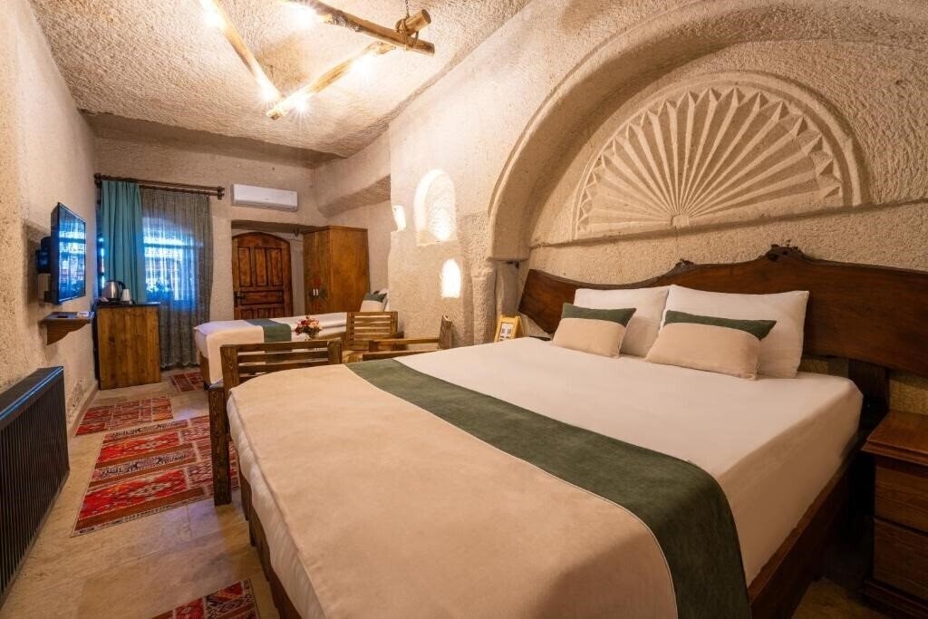 Фото Mysterious Cave Suites 3*