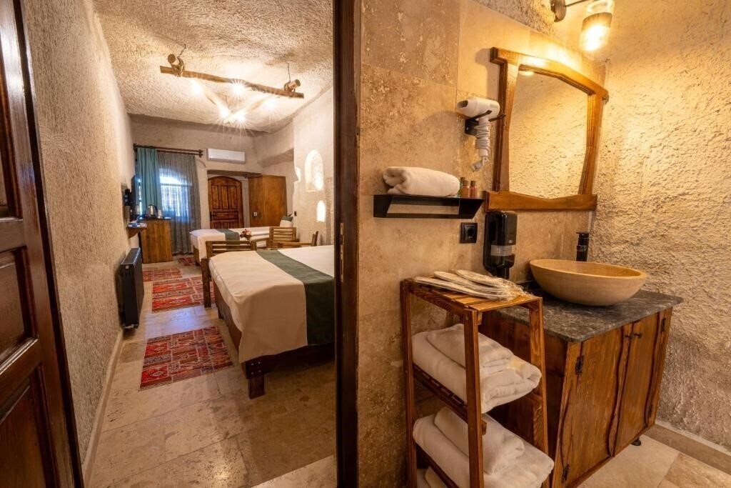 Фотография Mysterious Cave Suites 3*