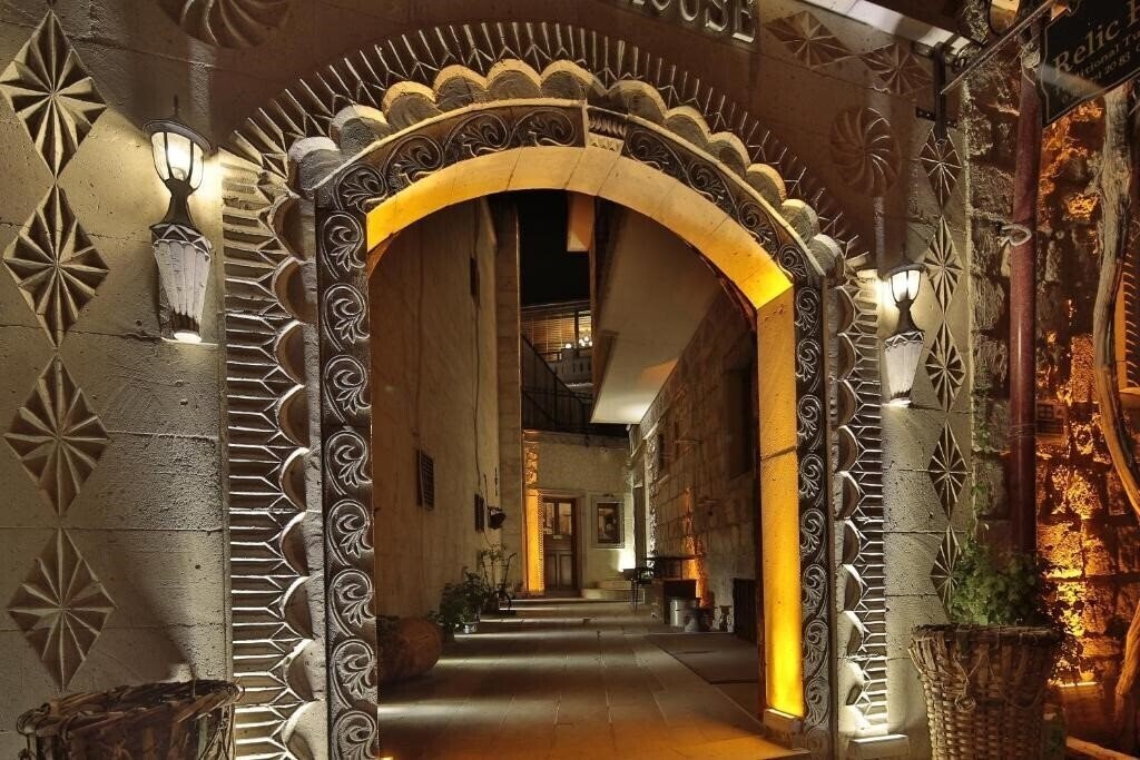 Готель Relic House Hotel + 2*