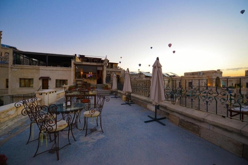 Изображение Vineyard Cave Hotel 3*