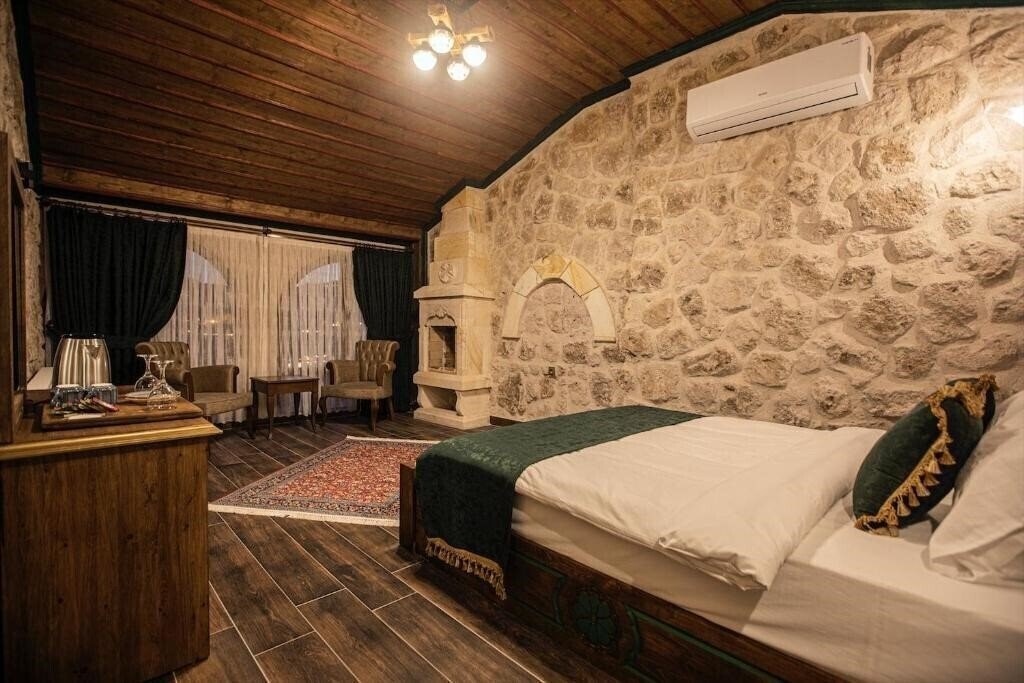 Отель Ada Cave Suites 4*