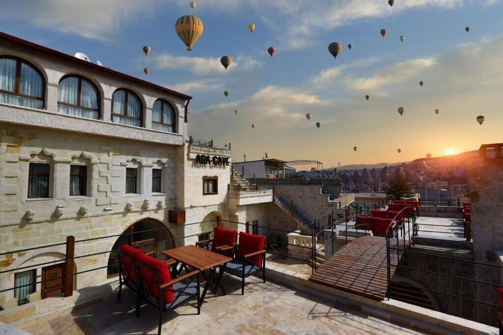 Готель Ada Cave Suites 4*