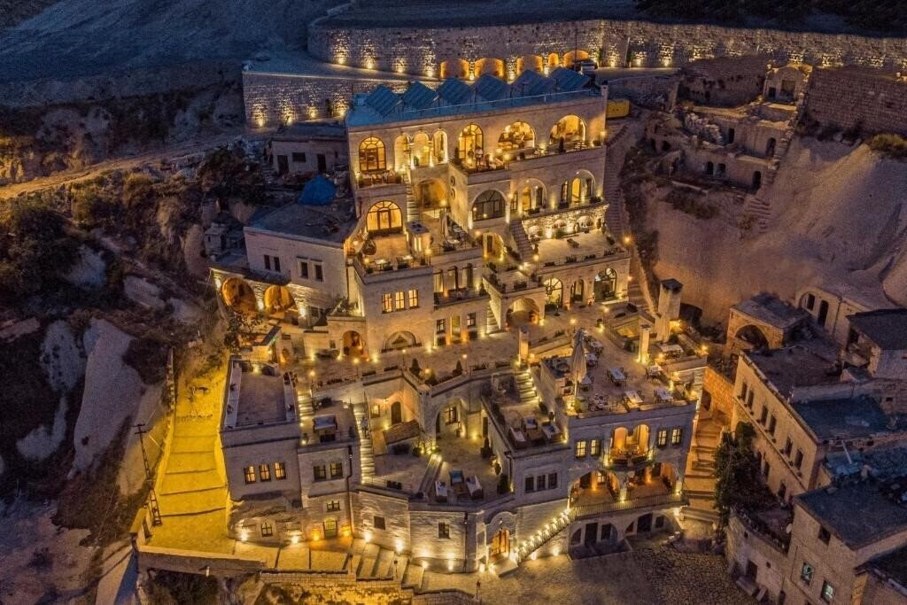 Отель Nino Cave Suites 4*