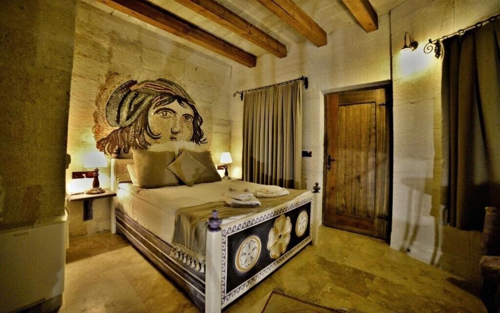Готель Caftan Cave Suites 4*