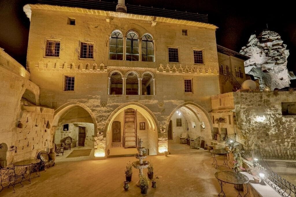 Готель Casia Cave Suites 4*